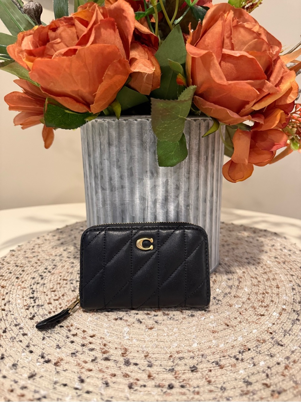 Coach Essential Small Zip Around Card Case - Black/Brass
